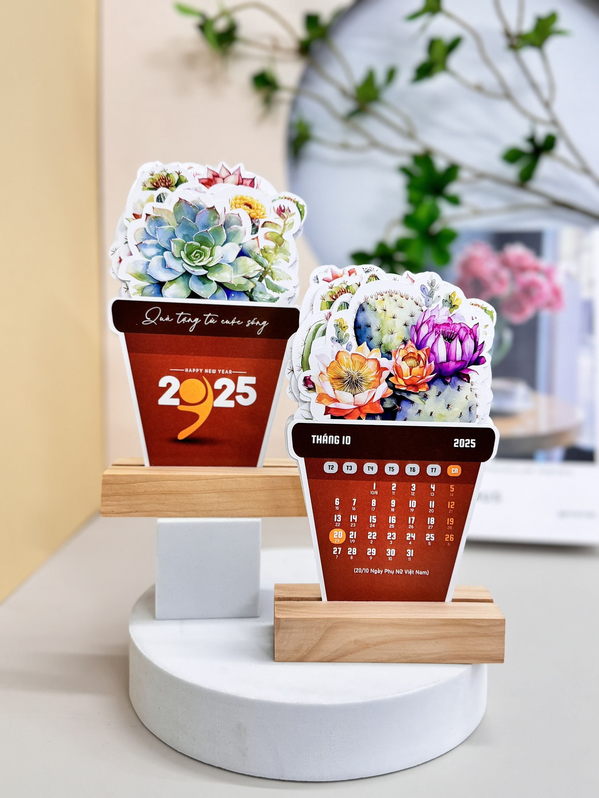 Lịch để bàn đế gỗ